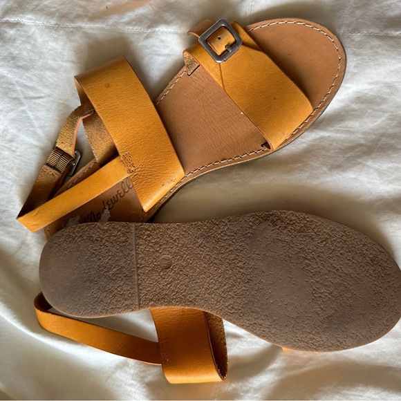 SOLD ON INSTAGRAM -Madewell Buckle Boardwalk Sandal - Picture 5 of 6